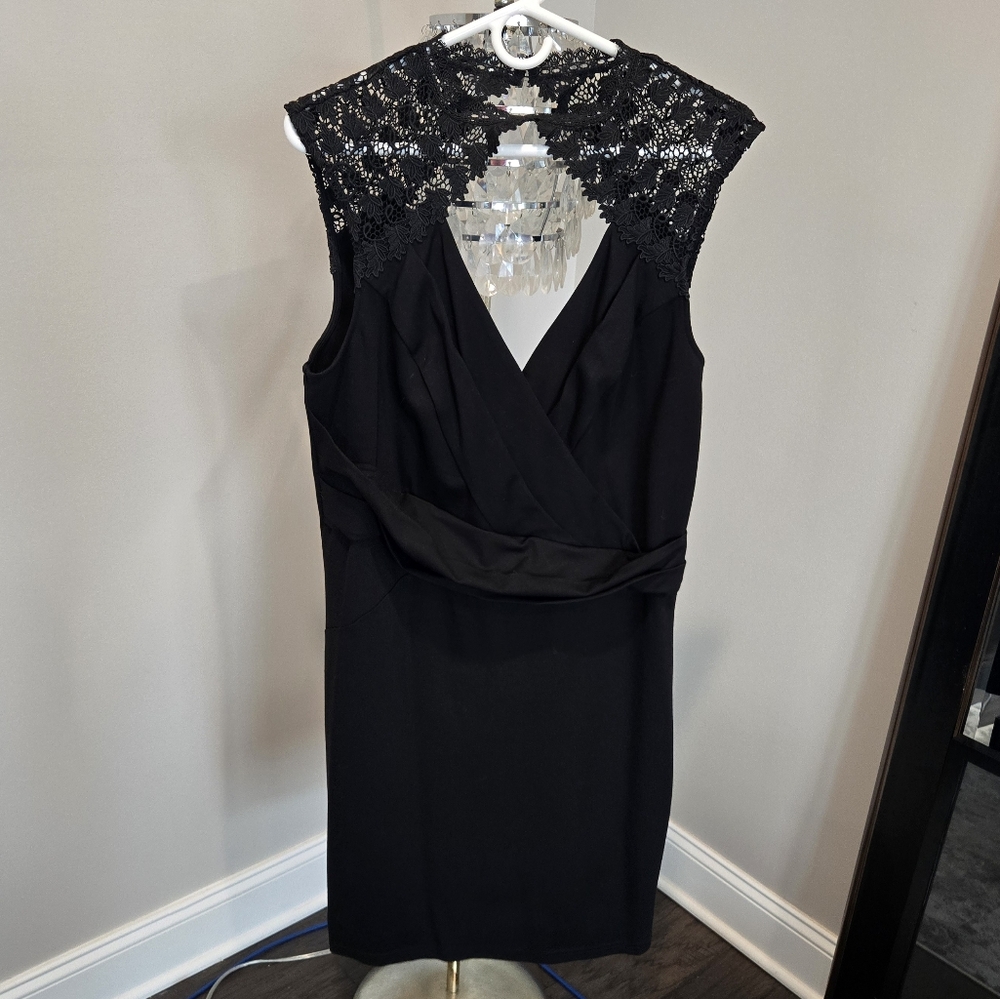 Bebe Pleated Crossover Lace  Yoke Dress 🖤